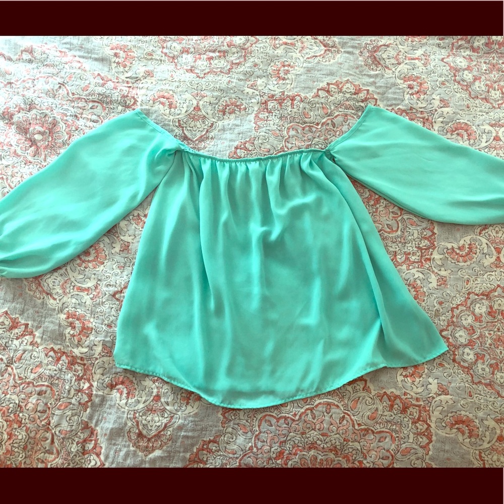 Cute shoulder-less blouse